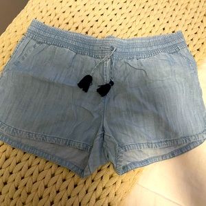 Vineyard Vines pull on chambray shorts with tassle